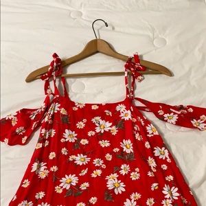 CUTE red daisy dress !!
